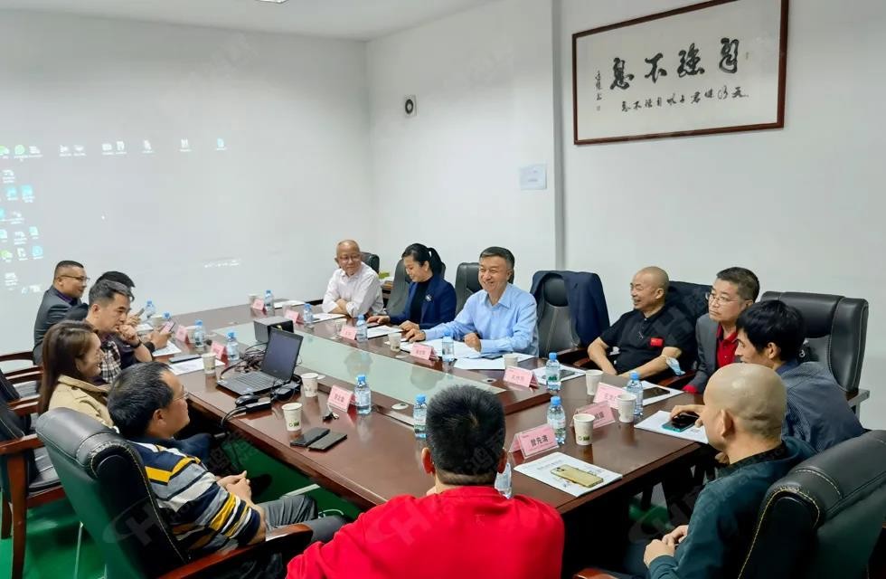 歡迎廣西塑料行業(yè)協(xié)會一行蒞臨桂林鴻程礦山機(jī)械廠參觀指導(dǎo)！